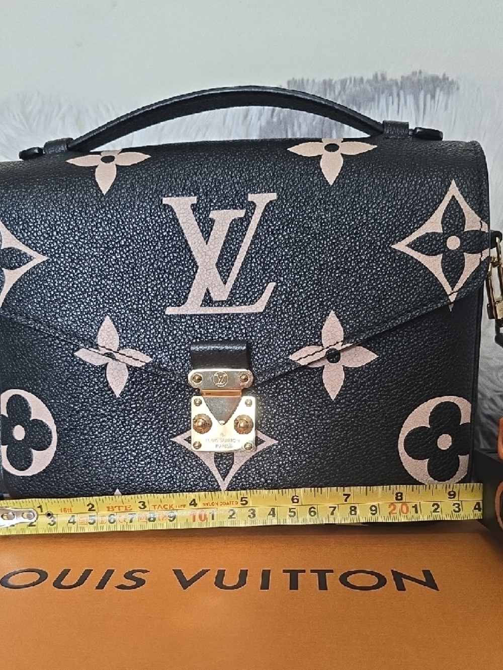 Louis Vuitton Black & WhiteCream Monogram Pochette Metis Shoulder Bag -pre Owned - Picture 12 of 13